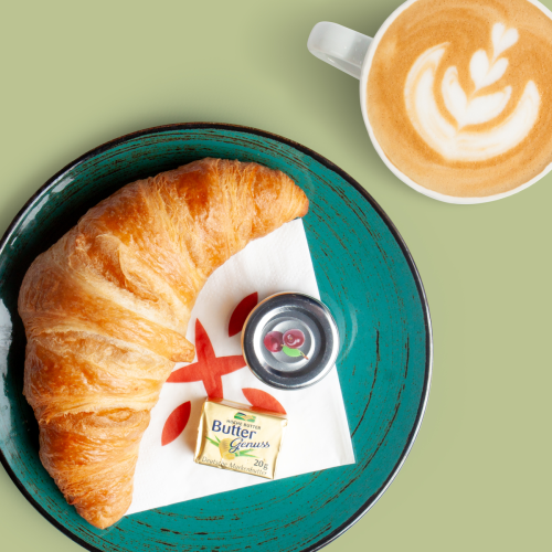 Zestaw śniadaniowy z croissantem