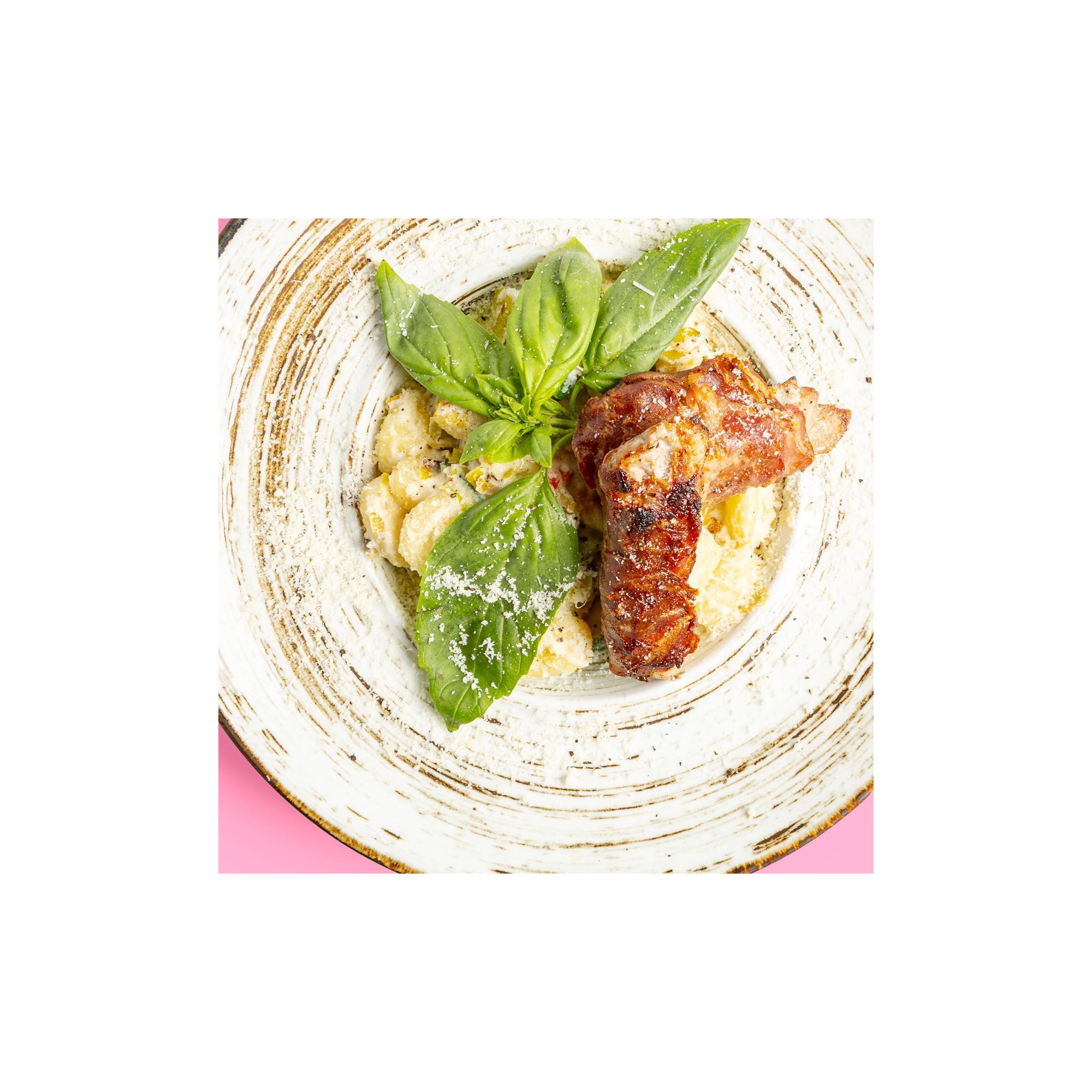 Gnocchi z polędwiczką w sosie śmietanowo kurkowym