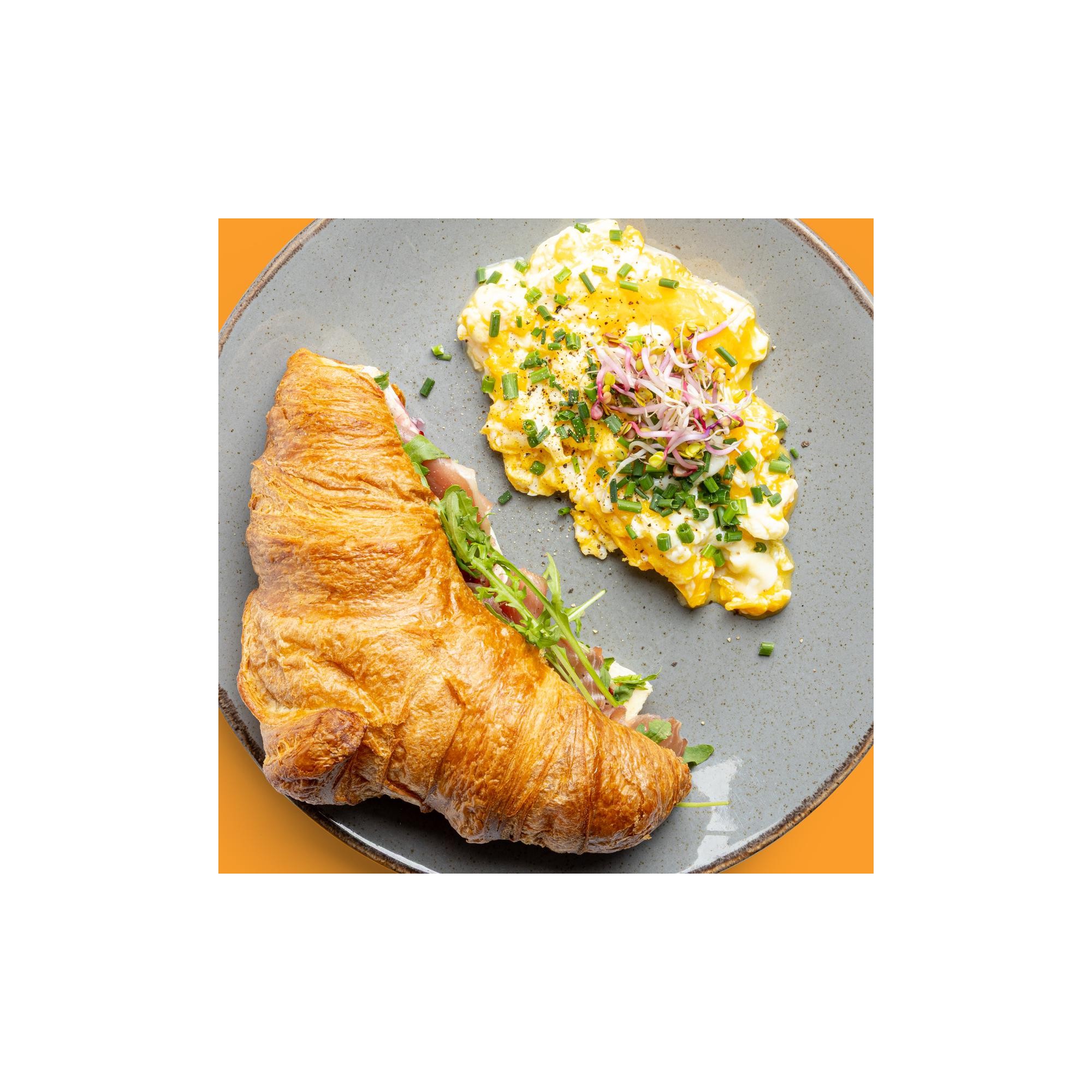 Croissant z camembertem i szynką parmeńską